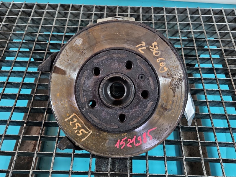 Zwrotnica lewa piasta przód 1.4 16v Seat Cordoba II 6L