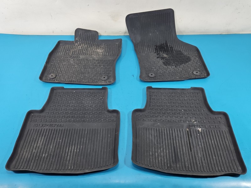 Dywaniki komplet Skoda Superb III