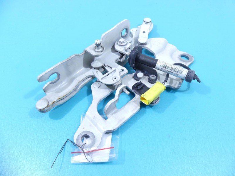 Zawias maski prawy Bmw f10 f11 Zawias maski prawy Bmw f10 f11