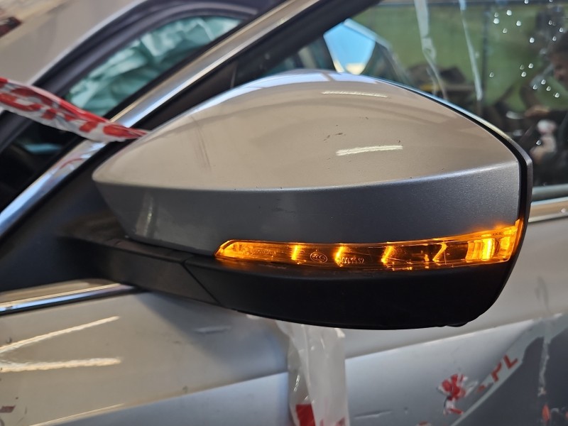Lusterko lewe pin Skoda Octavia III kombi 5d kolor LA7W europa