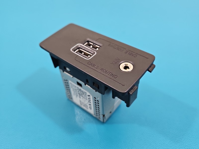 Gniazdo USB Volvo S90 II 16- 31407038