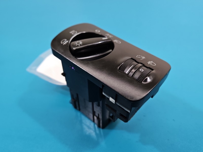 Przełącznik włącznik świateł Seat Toledo II Leon I 109928
