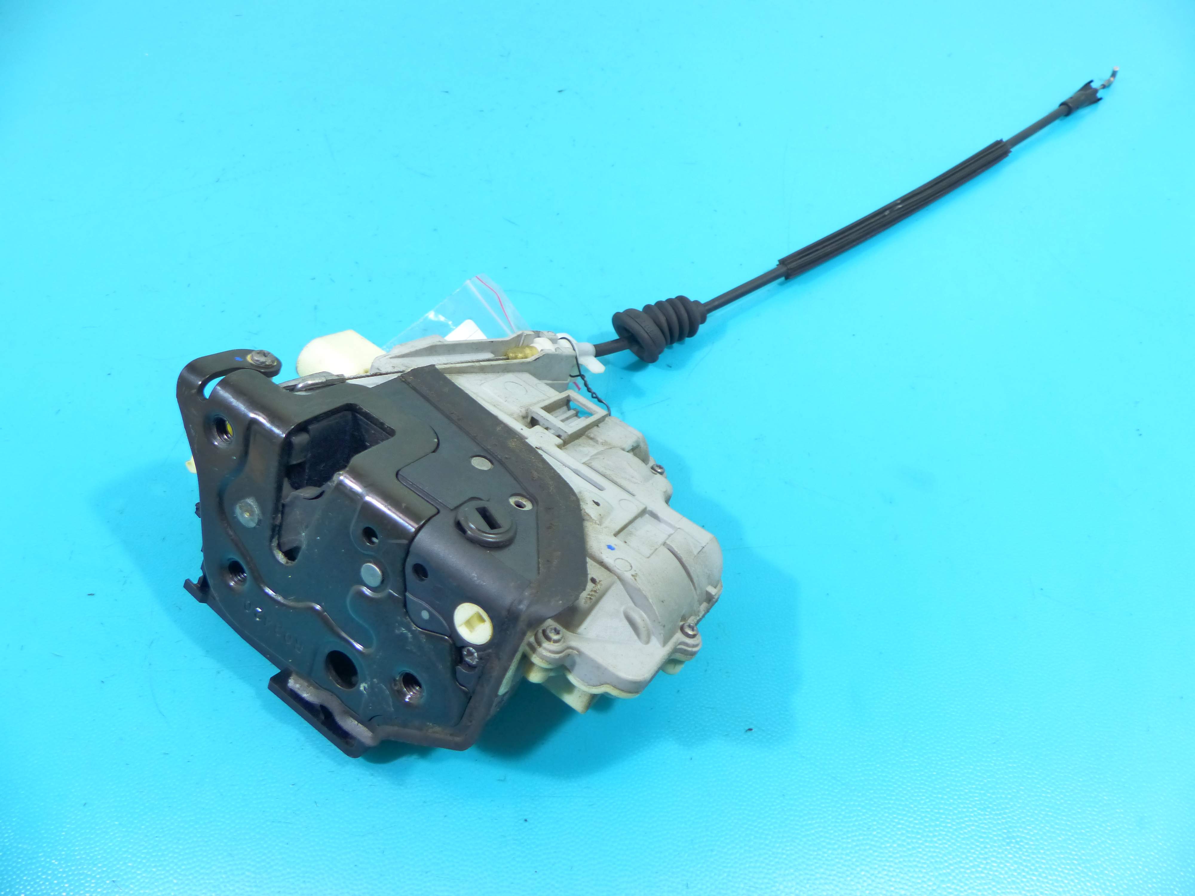 Zamek tył prawy 3C4839016A Vw Passat B7