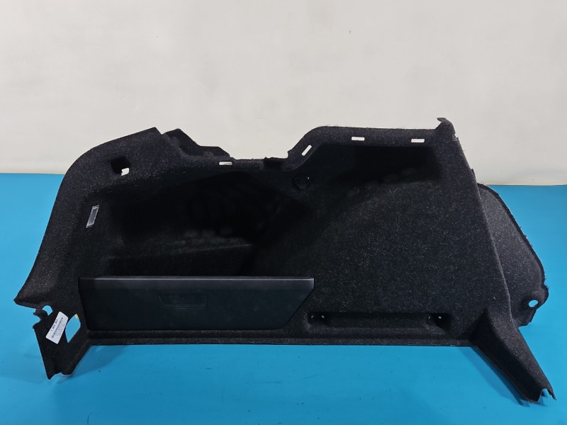 Tapicerka bagażnika lewa boczek Skoda Octavia IV 5E6867427A