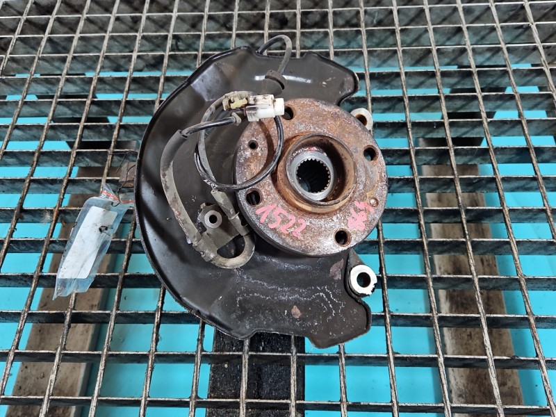 Zwrotnica prawa piasta przód 1.3 DDIS Suzuki Splash