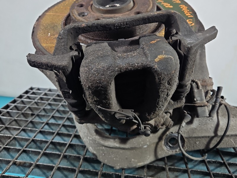 Zacisk przód prawy Peugeot 407 2.0 hdi