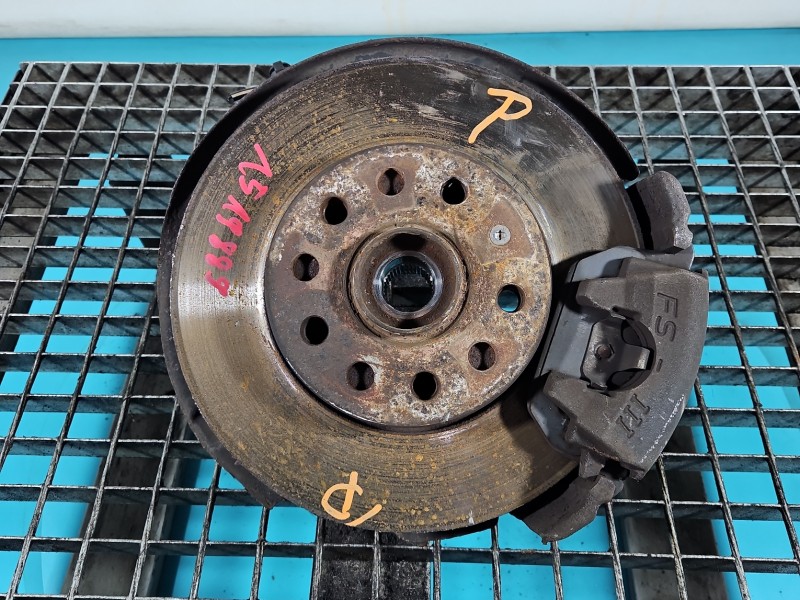 Zwrotnica prawa piasta przód 1.6 tdi Skoda Octavia III