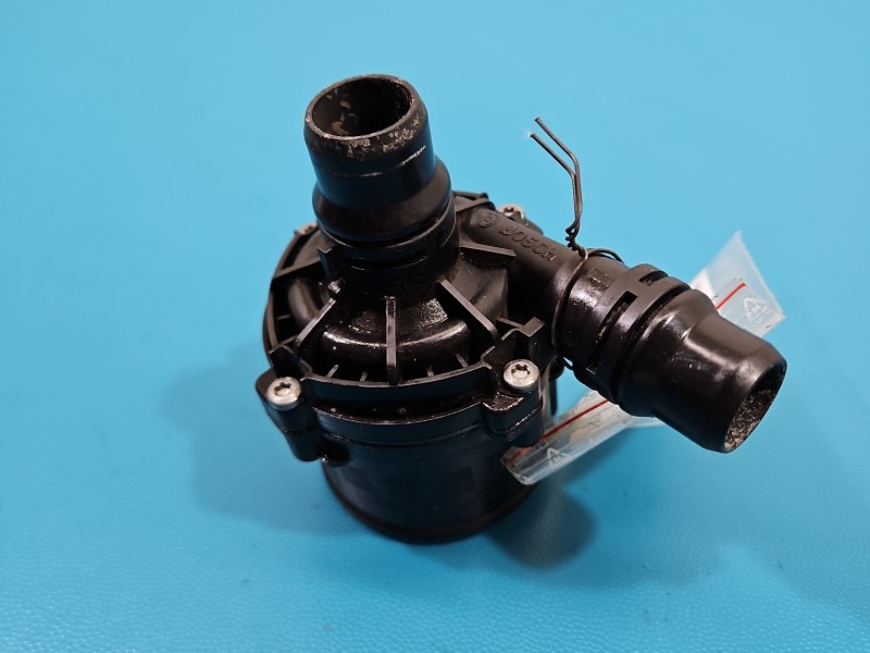 Pompka obiegu wody pompa Peugeot 3008 II 1.6 T hybrid4 0392023422, 9823813380