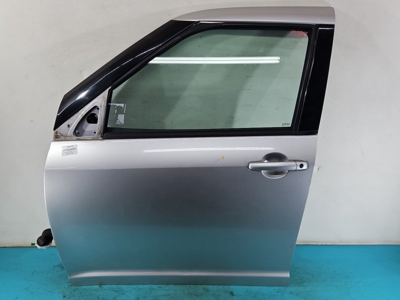 DRZWI PRZÓD LEWE KIEROWCY Suzuki Swift Mk6 5d srebrny ZCC