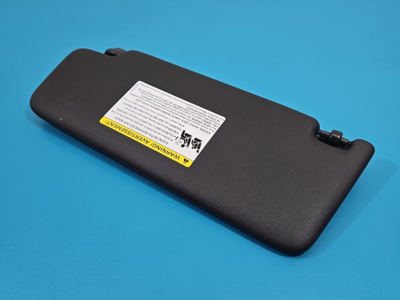 Przesłonka prawa Audi A4 B9 DASZEK osłona przeciwsłoneczna