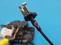 Zamek klapy tył 999066650 Opel Vectra C sedan Producent części: OPEL, Europejska, uszkodzona linka