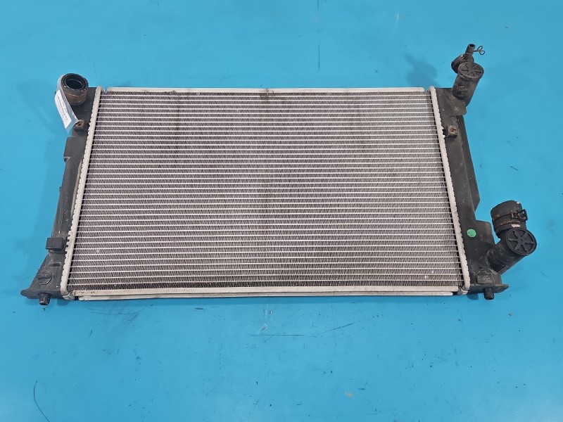 Chłodnica wody Toyota Avensis II T25 2.0 vvti