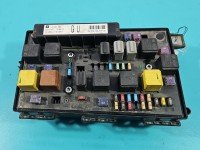 Skrzynka bezpieczników Opel Astra III H 13206748
