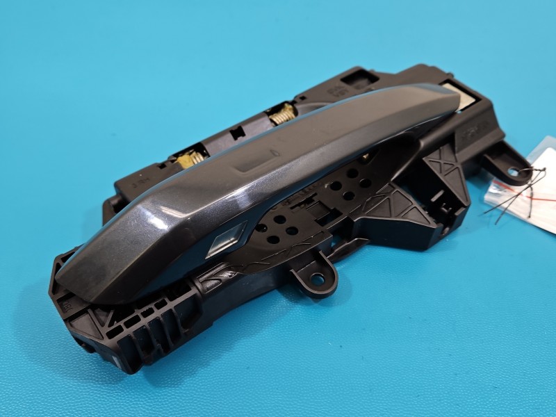 Klamka tył prawa zewnętrzna Audi A4 B9 8W02837812A LX7L