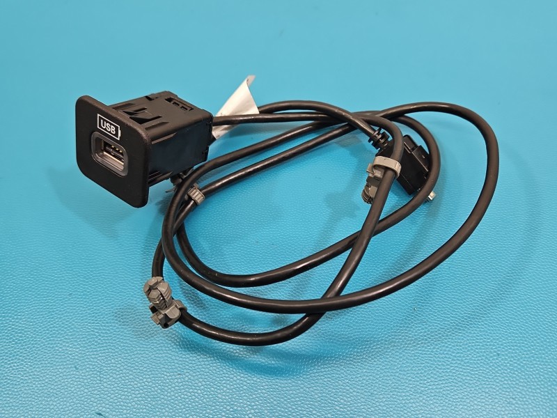 Gniazdo USB Jeep Cherokee KL 68225325AA, 20131224-1A