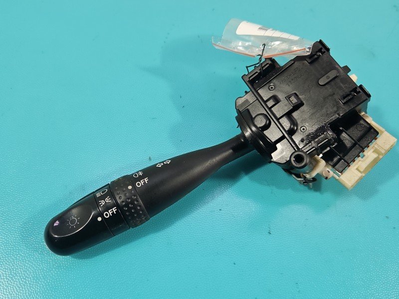Przełącznik kierunkowskazów świateł Suzuki Swift Mk6 173744