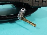 Klamka przód lewa zewnętrzna AUDI A4 B8 8T0837885A LZ9Y