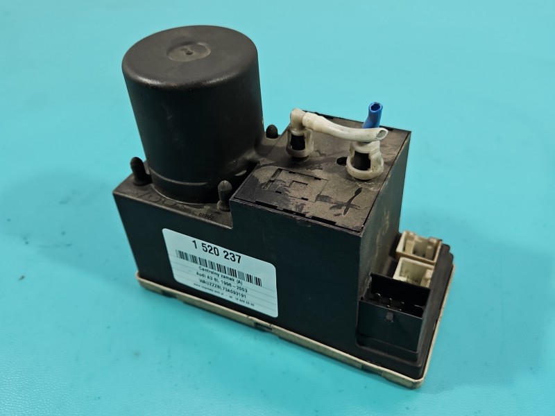 Pompka centralnego zamka Audi A3 8L 8D0862257 Producent części: Audi, Europejska