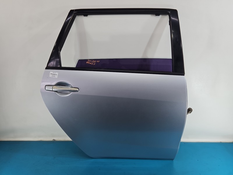 Drzwi tył prawe Mitsubishi Grandis HB 5d A19