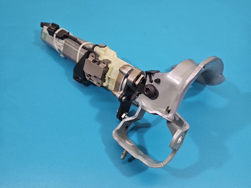 Siłownik klapy prawy teleskop AUDI A6 C7 4G9827852