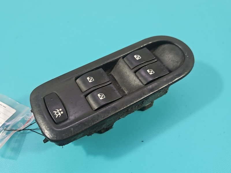 Przełącznik szyb Renault Megane II Porysowany EU 156018070