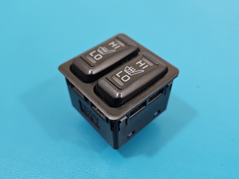 Przełącznik grzania foteli Mitsubishi Eclipse Cross