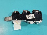 Przełącznik szyb Hyundai Santa Fe III 12–18 39S490-1110, 93570-4Z305 Europejska, Pęknięty kawałek przełącznika, wytarty...