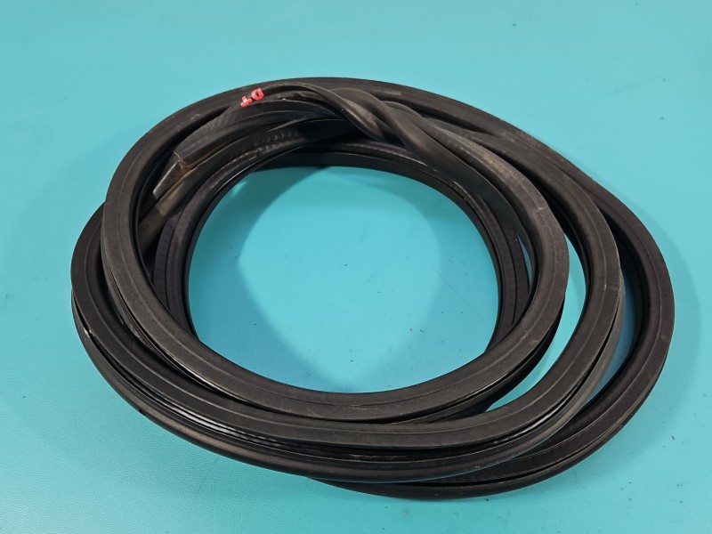 Uszczelka drzwi tył prawa Toyota Proace City