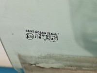 Szyba drzwi przód prawa Suzuki Swift Mk6 HB