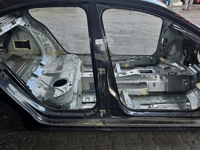 Próg prawy SŁUPEK ŚRODKOWY B Vw Jetta VI sedan 4d czarny LC9X Próg prawy SŁUPEK ŚRODKOWY B Vw Jetta VI sedan 4d czarny LC9X