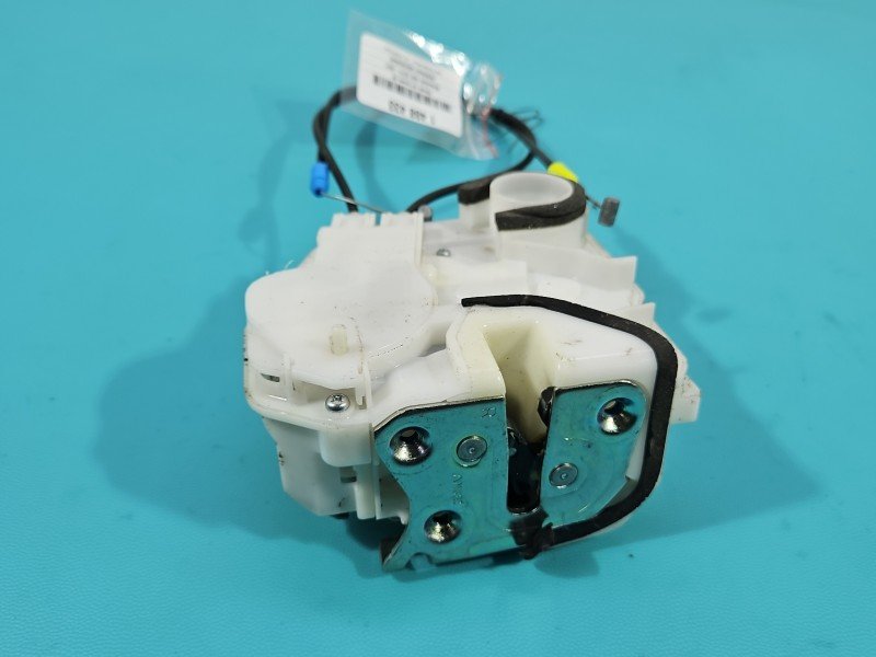 Zamek tył prawy Mitsubishi ASX 10- Mitsubishi, 2pin Zamek tył prawy Mitsubishi ASX 10- Mitsubishi, 2pin