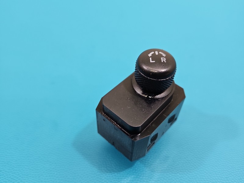 Przełącznik szyb Suzuki Swift Mk8 EU