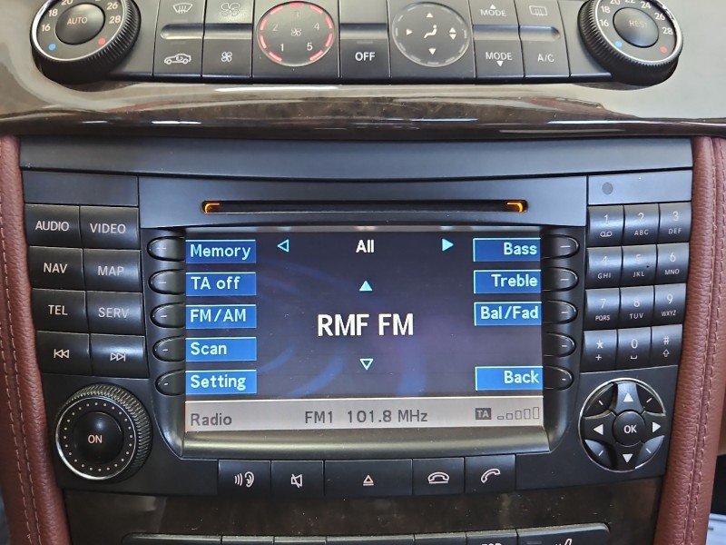 Radio fabryczne Mercedes CLS C219 W219 A2118202197, 51132845 radioodtwarzacz