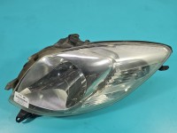 Reflektor prawy lampa przód Toyota Yaris II EUROPA