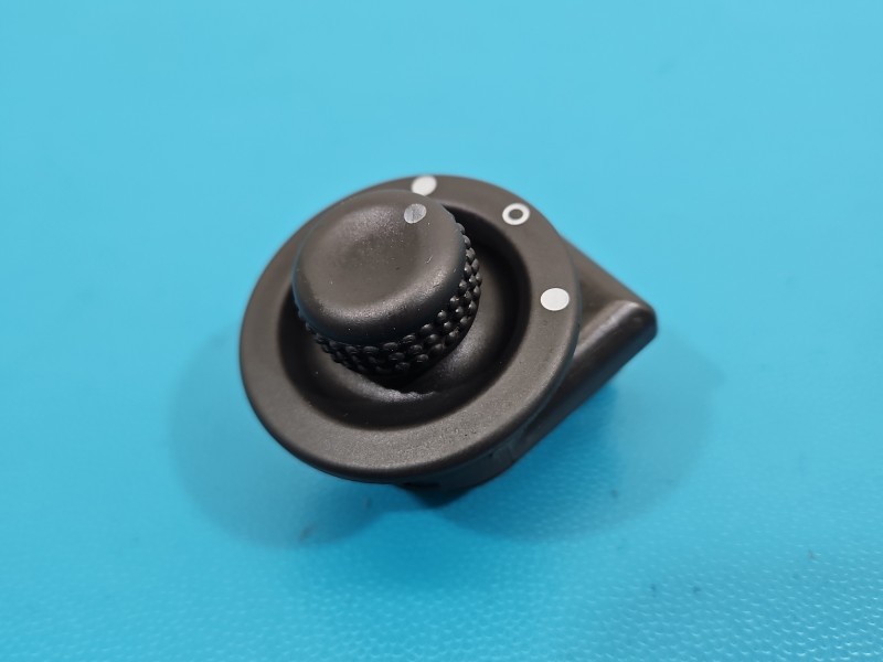 Przełącznik szyb Renault Trafic III 255704649R EU