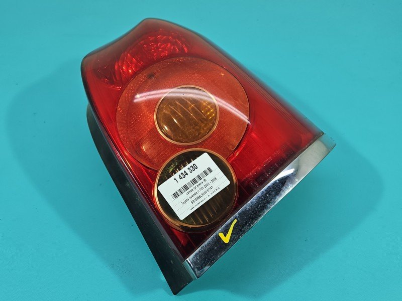 Lampa tył prawa Toyota Avensis II T25 kombi
