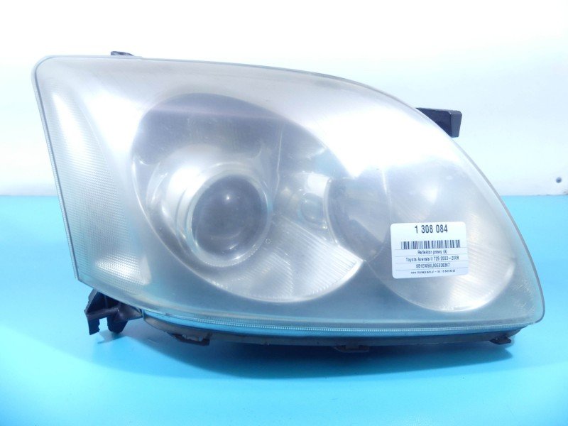 Reflektor prawy lampa przód Toyota Avensis II T25 EUROPA