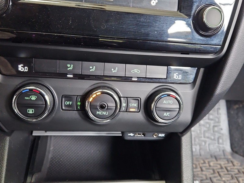 Konsola panel nawiewu Skoda Octavia III 5E0907044AB