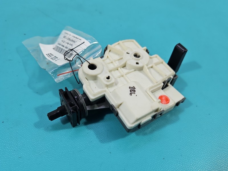 Siłownik klapki wlewu paliwa Toyota Rav4 V