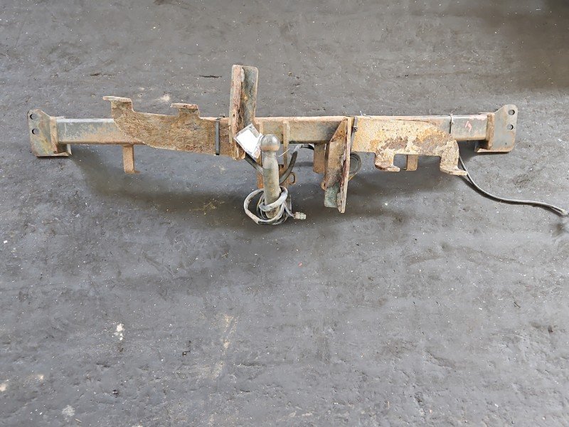 Hak holowniczy Kia Carnival II 05-14 Hak holowniczy Kia Carnival II 05-14
