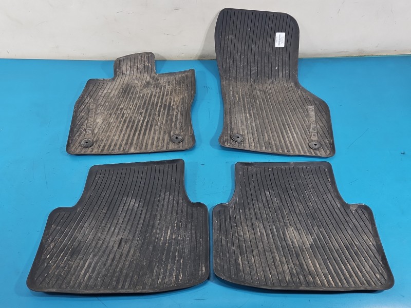 Dywaniki komplet Skoda Octavia IV