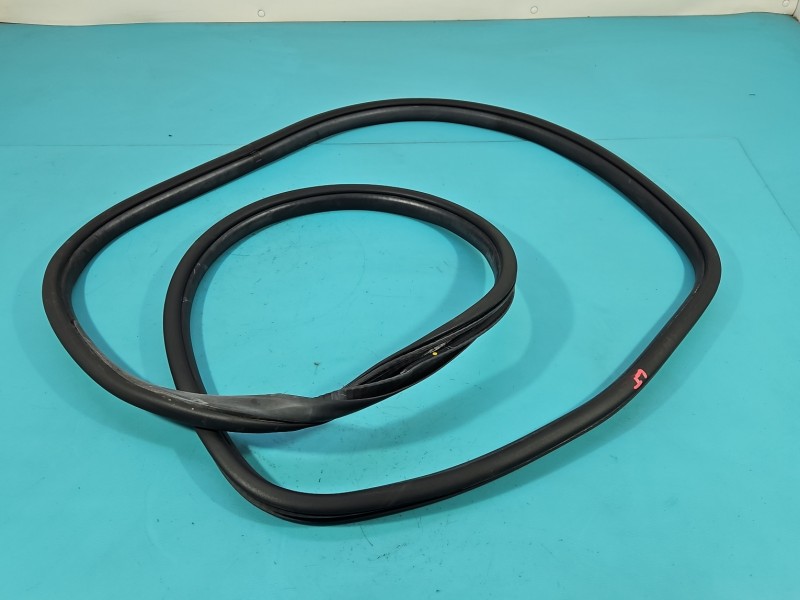 Uszczelka drzwi tył lewa Jeep Grand Cherokee IV WK2