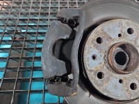 Zacisk przód lewy Suzuki Swift Mk6 1.6 16V