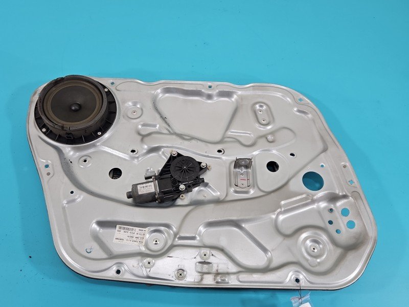 Podnośnik przód lewy Hyundai I30 I 07-12 0130822542, 82450-2R000 5d HB Podnośnik przód lewy Hyundai I30 I 07-12 0130822542, 82450-2R000 5d HB