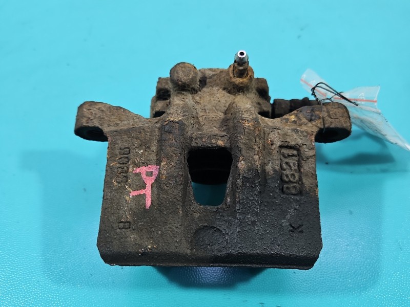 Zacisk tył prawy Mitsubishi Outlander II 2.0 DI-D (BSY) HB