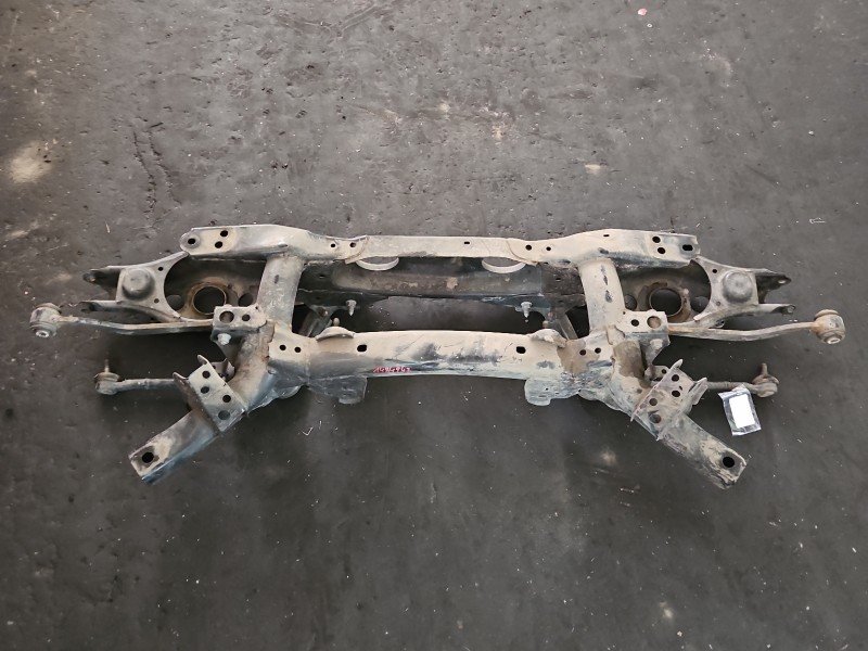 Tylna belka oś tył Toyota Rav4 IV 2.0 D4D Tylna belka oś tył Toyota Rav4 IV 2.0 D4D