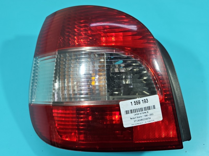 Lampa tył lewa Renault Scenic I HB Z LISTWĄ ŻARÓWKOWĄ / 99-03 (dymiona) EUROPA