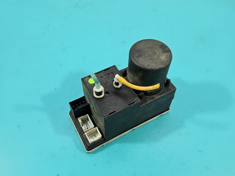 Pompka centralnego zamka Audi A3 8L 8L0862257L Producent części: Audi