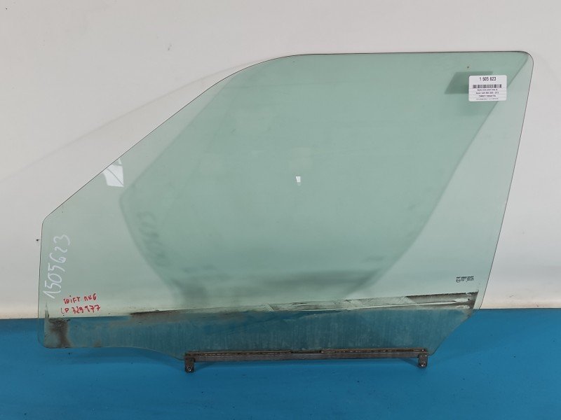 Szyba drzwi przód lewa Suzuki Swift Mk6 HB