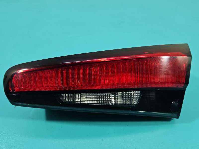 Lampa tył prawa Producent części: FIAT, KLAPY BAGAŻNIKA Z LISTWĄ ŻARÓWKOWĄ / KOMBI - HATCHBACK Fiat Tipo II 15- HB